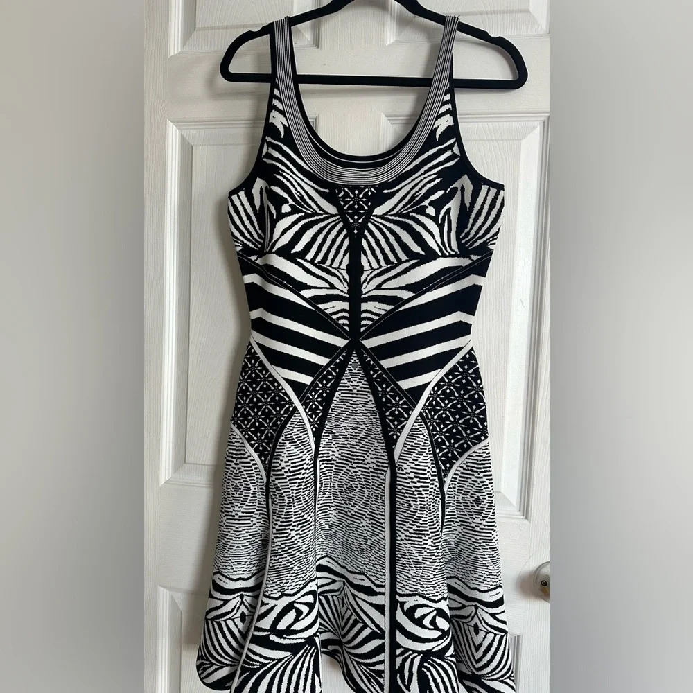 NWT DIANE VON FURSTENBERG DVF Fanny Thick Bandage Knit Zebra Tattoo Dress Med - Picture 7 of 7